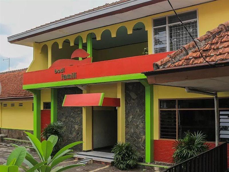 Oyo Life 1708 Hotel Budi Famili 1 Syariah Tjiamis Exterior foto