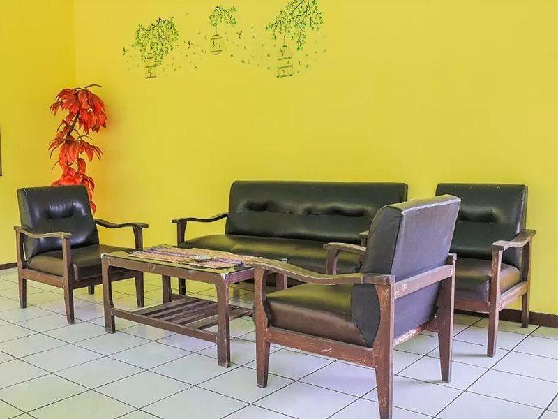 Oyo Life 1708 Hotel Budi Famili 1 Syariah Tjiamis Exterior foto