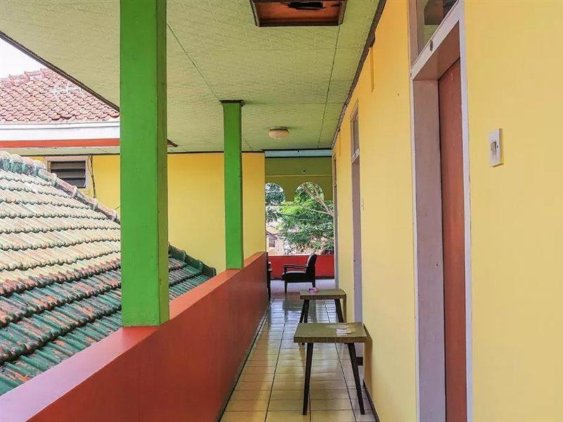 Oyo Life 1708 Hotel Budi Famili 1 Syariah Tjiamis Exterior foto