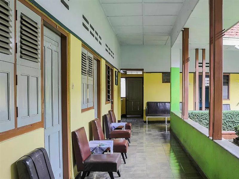 Oyo Life 1708 Hotel Budi Famili 1 Syariah Tjiamis Exterior foto
