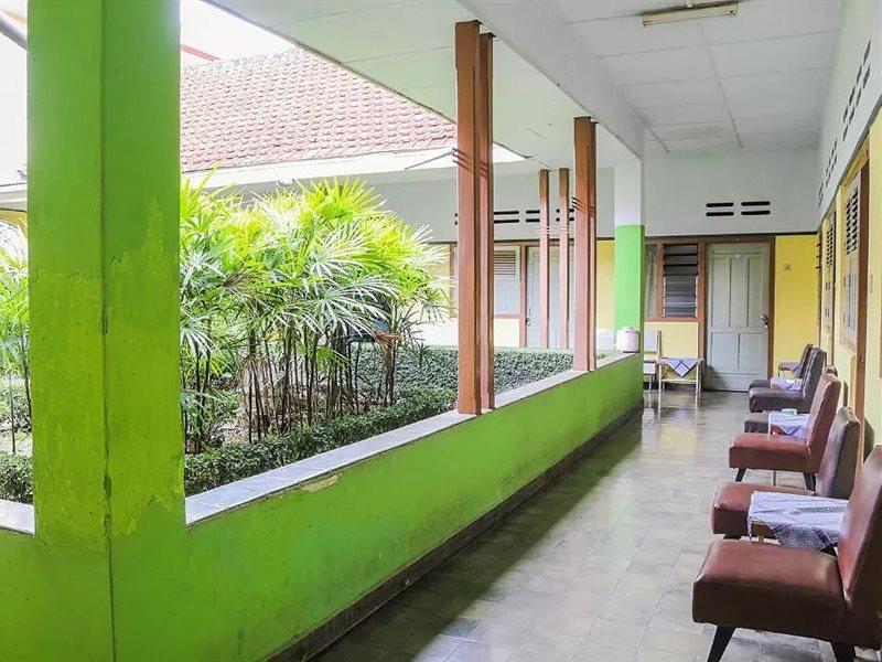 Oyo Life 1708 Hotel Budi Famili 1 Syariah Tjiamis Exterior foto
