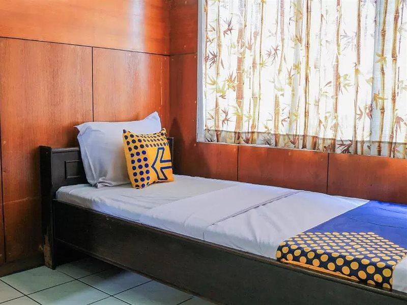 Oyo Life 1708 Hotel Budi Famili 1 Syariah Tjiamis Exterior foto