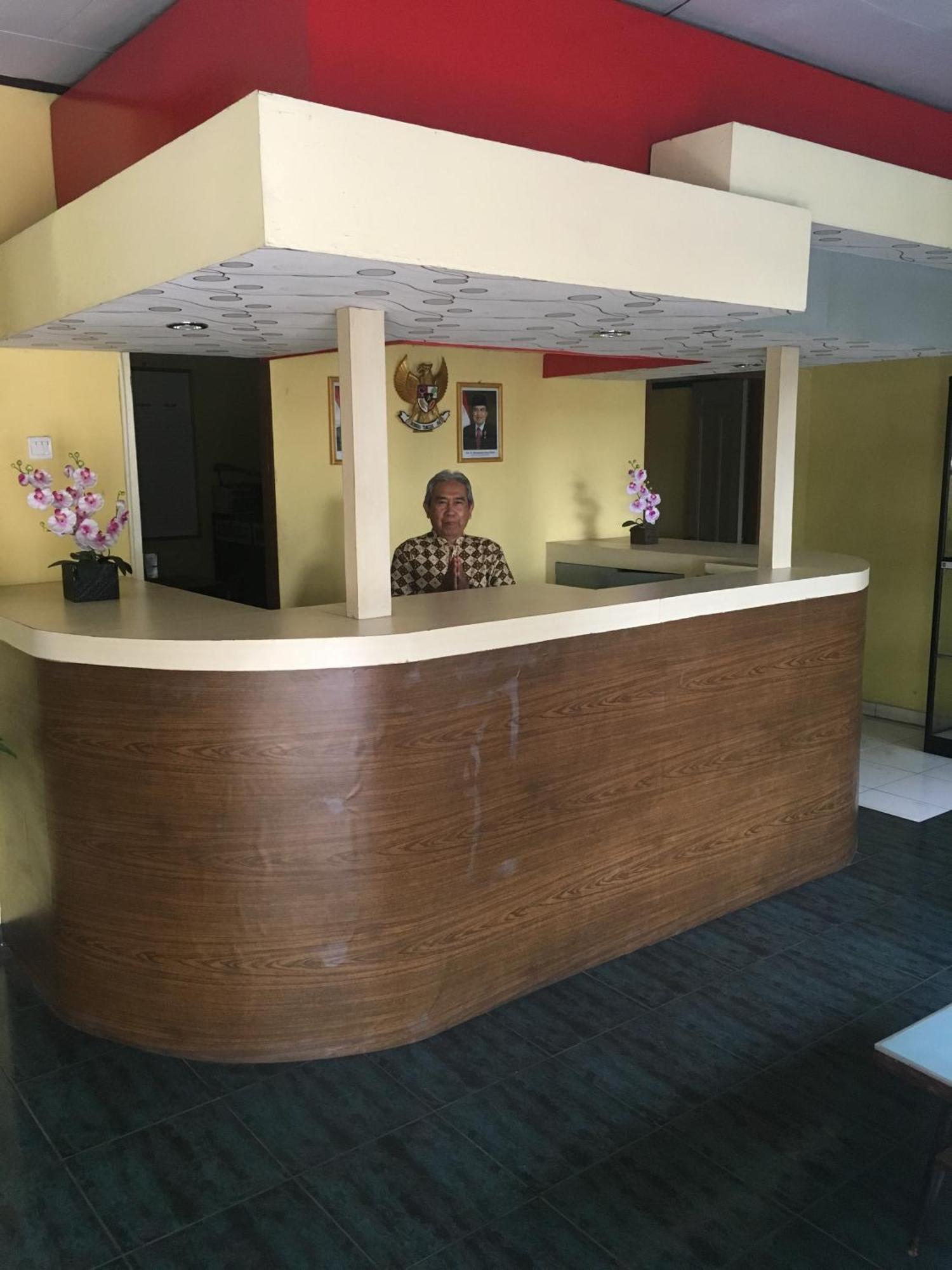 Oyo Life 1708 Hotel Budi Famili 1 Syariah Tjiamis Exterior foto